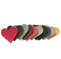 Prêt de stock en cuir en forme de coeur signets mignon lecture signets coin promotionnel signets en cuir en gros