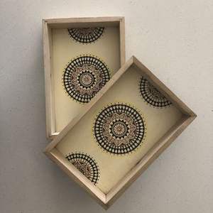 Bandeja de madera natural moderna de lujo hecha a mano con plato de servicio elegante estampado Meena para uso doméstico y hotelero - Product Image 4