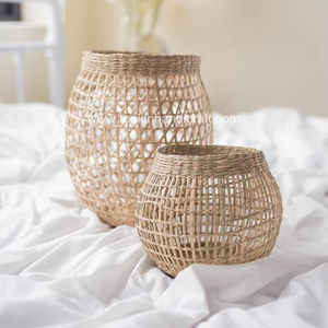 Ensemble de 2 lanternes tissées en jonc de mer lanternes à bougie en osier de rotin vente en gros - Product Image 1