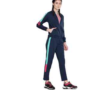 Ensemble de survêtement deux pièces surdimensionné pour femmes, en molleton doux, vêtements de sport de rue pour l'automne et l'hiver - Product Image 1
