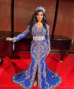 อินเทรนด์นักออกแบบที่น่าทึ่งปักบนชุด caftan สีฟ้าราชวงศ์กับ dabka ประดับ, ไข่มุก, ลูกปัดทำงานสำหรับงานแต่งงาน = 2025 - Product Image 1