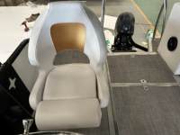Bateau de patrouille à console centrale en aluminium, design sportif à pont incliné, 21 à 23 pieds, moteur hors-bord de 100 CV, contrôle tactile pour la pêche