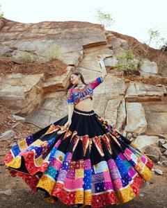 Impresión digital de algodón de muselina de aspecto pesado de diseñador y lienzo de trabajo de espejo real Patta con Cancan Lehenga Choli con Dupatta - Product Image 1