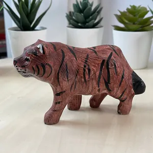 Statua in Legno di Tigre Intagliata a Mano YEEYAYA, Decorazione per la Casa con Motivo Vegetale, Figurine in Legno di Animali Selvatici, Regalo di Natale - Product Image 3