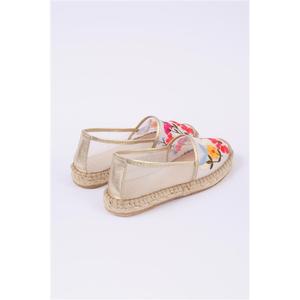 Alpargata cerrada con cuña baja - Product Image 3