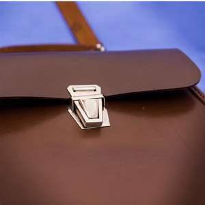 Esta es una auténtica bolsa de cuero marrón para mapas o planos del ejército soviético. - Product Image 5