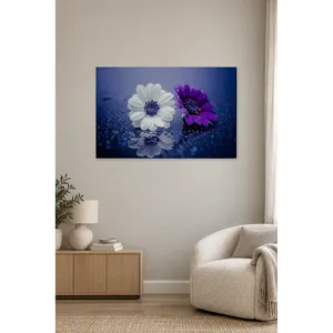 Impresión en lienzo de margaritas blancas y moradas sobre fondo azul de Fida - Product Image 4