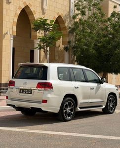Land Cruiser VXR V8 5.7L V8 2021 de Alta Demanda, Equipamiento Completo - Product Image 2