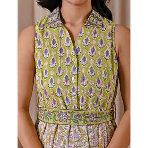 เดรสผ้าฝ้ายพิมพ์ลายบล็อกสีเขียวอ่อนและสีขาว 100% แบบไม่มีแขน คอปก สไตล์ลำลอง ODM ความยาวระดับเข่า - Product Image 2