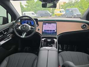 Mercedes-Benz EQE SUV 350 4MATIC ปี 2024 สภาพดีมาก เกียร์อัตโนมัติ เบาะหนังสีเข้ม ล้อแม็ก R20 กล้อง 360 องศา - Product Image 5