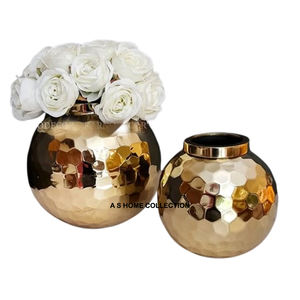 Diseño martillado Chapado en oro Forma redonda Decoración de lujo para el hogar Jarrones de metal para plantas y flores Decoración Jarrones Juego de 2 - Product Image 1