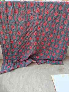 Couverture en coton de taille Queen imprimée à la main avec des motifs floraux, Jaipuri Razai, couverture chaude pour l'hiver - Product Image 4