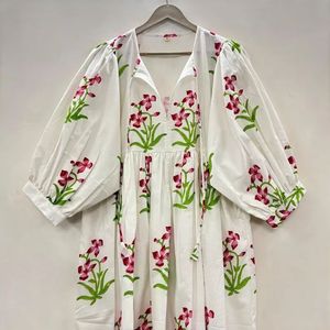 Vestido Midi Kyra de algodón bohemio de alta calidad para mujer, estampado de bloques florales rosas, corte corto, regalo perfecto para los seres queridos - Product Image 1