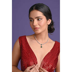 Collar Clara de Plata de Ley 925 con Incrustaciones de Circonita Verde en Forma de Gota de Agua - Product Image 4