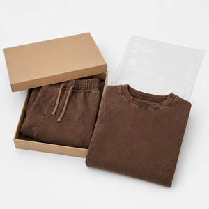Chándal elegante para hombre con efectos desgastados, un corte moderno y tela cómoda para looks urbanos y uso diario. - Product Image 5