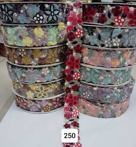 Lacets brodés à la machine sur mesure dans des motifs et en cinq couleurs en 2 pouces de largeur avec paillettes et bordure de fil bouclé. - Product Image 6