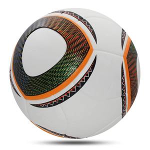 Balón de Fútbol de Entrenamiento con Logotipo Personalizado de la Mejor Calidad, Diseño Duradero y Ligero de Cuero PU, Color y Tamaño Personalizados para Venta en Línea - Product Image 1