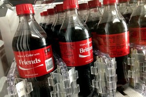 Coca-Cola Original Taste 24X330ml Botellas de Vidrio - Product Image 3