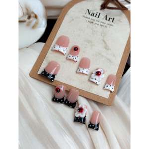 Polka Bloom - Uñas Postizas con Diseño Floral Único para Decoración de Uñas - Product Image 4