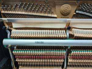 Piano Acústico Profesional KAWAI BL61, Piano Vertical de 88 Teclas, Piano Vertical de Madera en Venta, Excelente Calidad de Sonido - Product Image 3