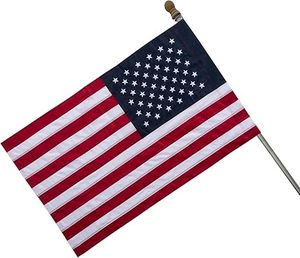 Drapeau américain 3x5 pieds avec manchon, drapeau américain extérieur – Étoiles brodées, polyester durable et imperméable, mât en aluminium, rayures cousues - Product Image 1