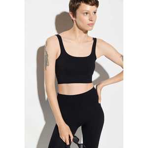 Top corto acolchado con tirantes gruesos - Product Image 3