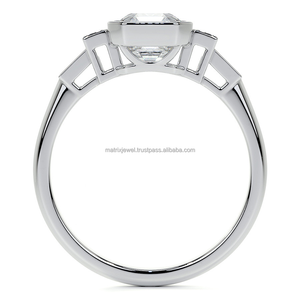 Precioso Anillo Solitario de Moissanita con 5 Piedras para Mujer, Chapado en Oro de 14 Quilates, con Engaste de Bisel de Diseño - Product Image 5
