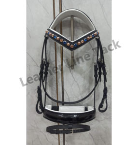 บังเหียนม้าหนังวัวย้อมสีดำแบบอังกฤษทรงกายวิภาค ประดับคริสตัลโทแพซสีน้ำเงิน ขายดี งานแฮนด์เมดทั้งชิ้น - Product Image 2