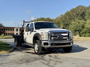 Acquista Ford F-550 Super Duty 4x4 Crew Cab 2024 Usato a Prezzo Conveniente, Camion con Pianale Piatto da 11 Piedi per Meccanici/Utilità/Servizi in Vendita - Product Image 1