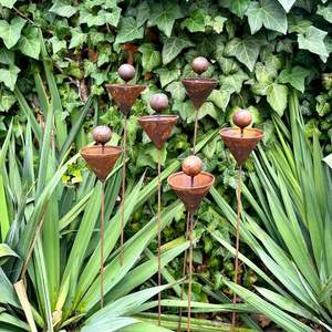 Piquets de jardin en métal, décorations de pelouse d'extérieur pour plantes à fleurs, style durable, résistant à la rouille, résistant aux intempéries, qualité artisanale - Product Image 1