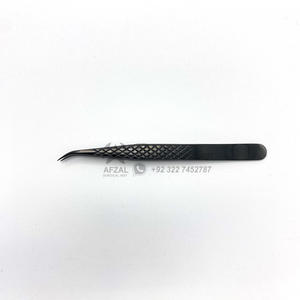Pince à cils incurvée noire emballage personnalisé pointe en fibre d'isolation pointe en diamant pince à épiler légère en acier inoxydable - Product Image 3