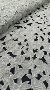 Tela de seda de cuentas hechas a mano de primera calidad con detalles de trabajo de corte Ideal para vestidos de fiesta de diseñador y ropa de mujer - Product Image 5