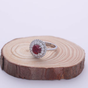 Anillo de compromiso de oro blanco, rosa y amarillo de 14 quilates con doble halo de piedras preciosas rojas cultivadas en laboratorio de 2.21 quilates y diamantes redondos para mujer - Product Image 6