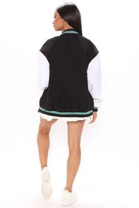 Chaqueta Universitaria para Mujer, Chaqueta Universitaria Extra Grande con MOQ Bajo, Chaqueta Universitaria de Lana y Cuero con Parches para Mujer - Product Image 4