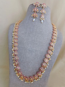 Royal Look Jadau Perlas chapadas en oro Look Hermoso collar Conjunto con pendientes para mujer Joyería de diseñador para ropa de boda - Product Image 2