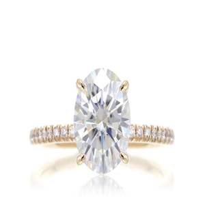 Anillo de Compromiso con Halo Oculto de Forma Ovalada para Mujer - Product Image 5