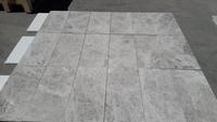 Carrelage en marbre gris clair, taille personnalisable, poli et fini, fabriqué en Turquie, moderne, système de pose à clipser, pour sols, murs, escaliers et bacs intérieurs/extérieurs
