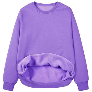 Sweat-shirt à col rond doublé polaire et durable pour femme avec logo avant Options personnalisées pour les tenues d'hiver décontractées - Product Image 1
