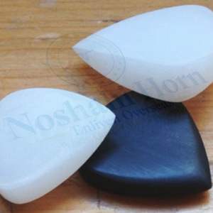 Médiator de guitare en résine de haute qualité - Product Image 1