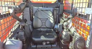 Chargeuse compacte KUBOTA SSV65 11 heures, cabine EROPS, chauffage et climatisation, écran avancé avec caméra, hydraulique auxiliaire à haut débit, chargeuse sur pneus - Product Image 5