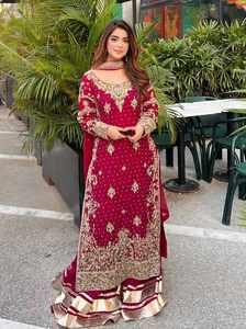 PANTALON DE TRAVAIL À BRODERIE EN TISSU VELOURS LOURD et FILET PAPILLON LOURD DUPATTA NOIR - Product Image 5