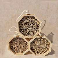 Bee House Petite maison d'insectes faite à la main, accessoires pour animaux de compagnie fabriqués à partir de matériaux naturels et décoration de la maison élégante, vente en gros.