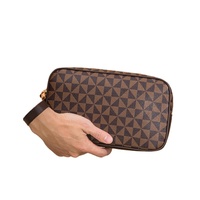 Tren Mode Dompet Pria PVC Motif Kotak-kotak Tas Tangan Unisex Tas Amplop Besar untuk Perjalanan dengan Ritsleting Tas Tangan Pria