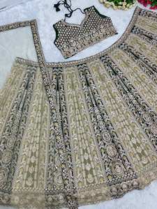 Ensemble de lehenga avec dupatta, broderie de designer, travail de séquence avec de vrais miroirs, travail manuel, vêtements indiens et pakistanais - Product Image 6