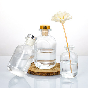 Venta al por mayor de botellas de vidrio con tapa de rosca de <span class=keywords><strong>50ml</strong></span>, 100ml, 150ml para difusores de varillas, aceites de aromaterapia, perfumes y recargas de flores secas - Product Image 1