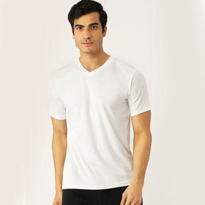 Camiseta de algodón personalizada Camiseta de peso ligero con cuello en V de algodón 100% Camiseta de hombre de impresión personalizada en blanco de alta calidad - Product Image 1