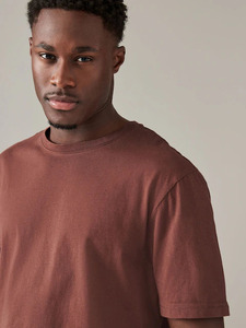 Camiseta de estilo de vida al aire libre para hombres Proveedor de ropa de calle personalizada para uso informal y uso diario a granel Ventas al por mayor - Product Image 4