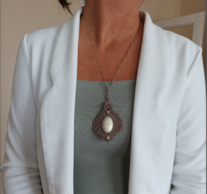 Collar de macramé único y moderno para damas y niñas, colgante de piedras preciosas hecho a mano, gargantilla de labradorita, collar de perlas de piedra lunar. - Product Image 2