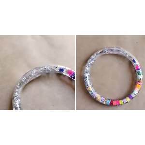 Brazaletes de Moda Unisex Gruesos y Anchos de Resina Acrílica con Forma Hexagonal, Joyería para Bodas y Aniversarios, Multicolores, Modernos, de la India - Product Image 3