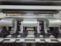 Film PET à faible température de rétraction et à économie d'énergie WF, conformité supérieure aux contenants à parois fines, qualité industrielle pour l'industrie des boissons